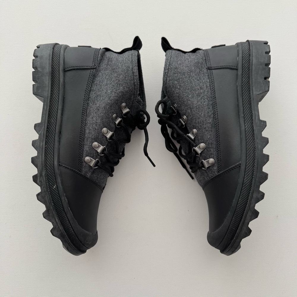 Toms Lace-Up Boots Sz 9